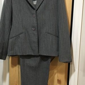 Women’s 2pc dress pant suit